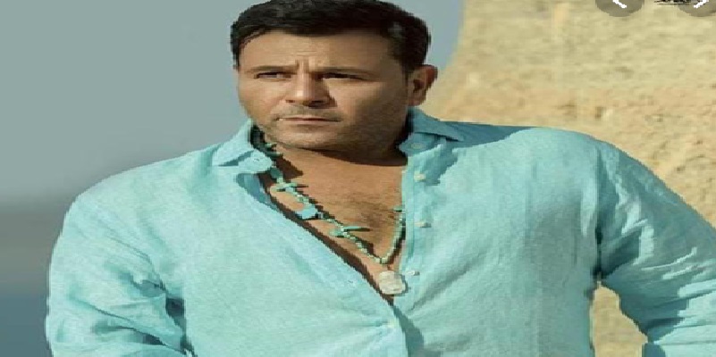 الفنان محمد فؤاد في العناية المركزة